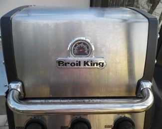 BBQ by Broil King with cover