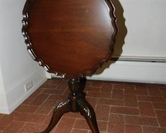 Small tilt-top tea table