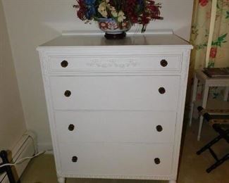 This dresser matches a small set of 1920's era furniture...we will be pricing these pieces individually...