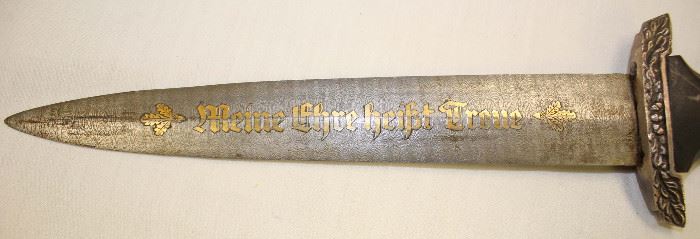 Lot 17: WWII German SS 1936 presentation dagger with leather cover scabbard makers mark P.D. Luneschloss, Solingen, damascus blade – right markings – extremely rare – authenticity unverified – looks good – must inspect