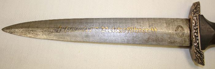 Lot 17: WWII German SS 1936 presentation dagger with leather cover scabbard makers mark P.D. Luneschloss, Solingen, damascus blade – right markings – extremely rare – authenticity unverified – looks good – must inspect