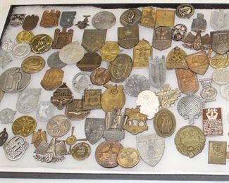 Lot 106: 99pc WWII German Day Badges or Tinni Badges (lot of 99)