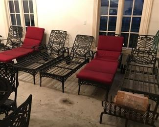 Lot Cast Classics patio furniture