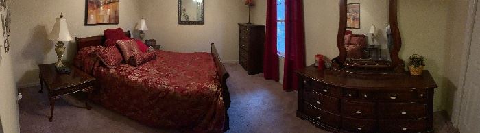 Queen size Bed, Dresser w/ Mirror, Chest of Drawers, 2 Night Stands, Matching Lamps