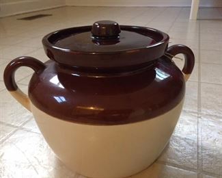 #343 McCoy bean pot or cookie jar