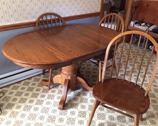 Oak table/1 leaf, 4 chairs.