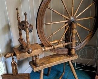 Spinning wheel from Norway with set of wool carders