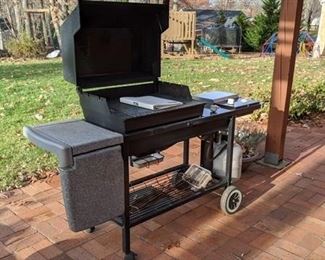 Weber Silver grill with cover