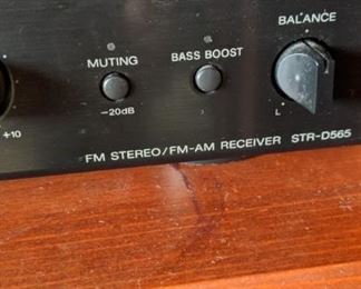 Sony FM stereo/FM-AM receiver STR-D565 Sounds fabulous!