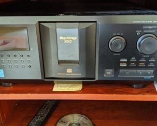 SONY Compact disc player CDP-CX355 Holds 300 cd's