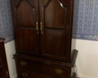#3 Kincaid Entry. Center w/2 drawers & 2 sliding Doors 38x21x62 $75.00