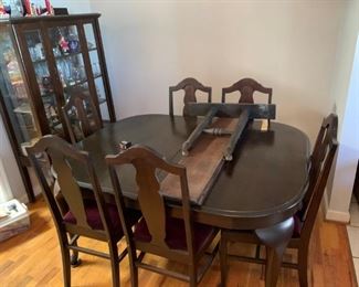 #34		Mahogany Dining Table w/2 leaves & 6 chairs  55-72x45x29 w/q/a legs w/extra support Leg	 $200.00 
