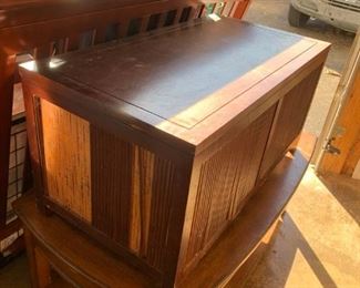 #73		as is trunk 36x19x15	 $20.00 
#74		oak coffee table 46x14x14	 $30.00 
