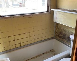 #101	outside	1954 Spartan as is travel trailer with 1 bedroom, bath, kitchen, ac and heat	 $6,500.00 
