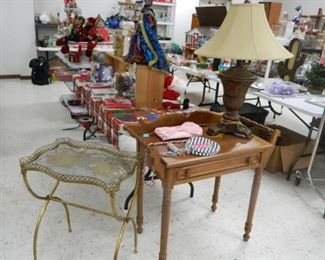 Gold side table, wooden desk, lamp