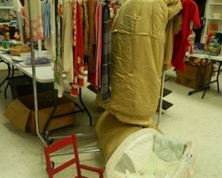 Linens, king comforter w/pillows set