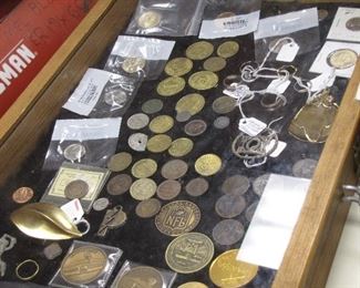 Coins some uncirculated - Tokens from Associations, Military Theaters of Operation, Private Tokens - Display case also available.