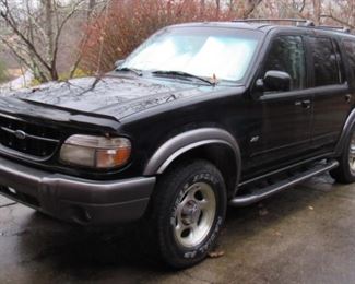 1999 Ford Explorer XLT Low Miles