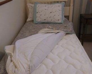 Pristine Serta Twin with Bedding