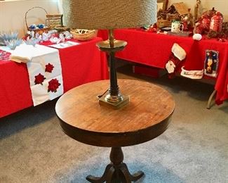 Pedestal Table, Lamp