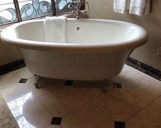 great tub with jaccuzi for sale