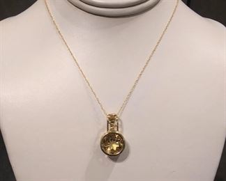 Citrine Pendant in Yellow Gold