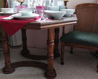 Table for Game or Dinner with 4 Chairs and 2 additional leaves