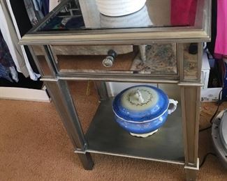 Mirrored stand