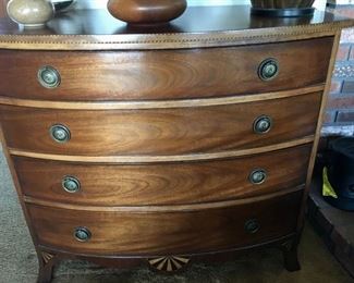 Beautiful Hepplewhite chest of drawers