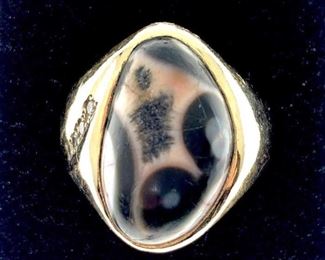 Handsome 14k gold custom designed ring with exotic shell center stone set in 14k gold band with diamond accents. Overall 19 gm.  Ring size: 11-11.5 Condition: Very good
