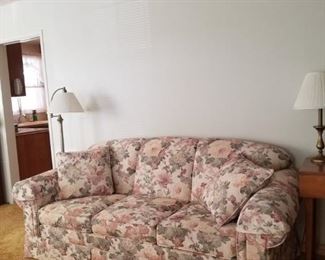 VINTAGE FLORAL SOFA