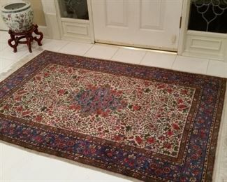 Another nice rug in the foyer