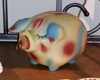 Mid-century 'Corky Pig' coin bank made by Hull Pottery