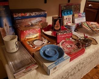 Lots of kitchen accessories