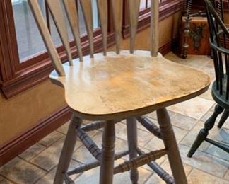 19. 4 Painted Swivel Bar Stools (seat ht 30")