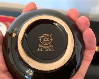 34. Ultrafine Black Porcelain Lidded Round Trinket Box w/ 24K Gold Trim