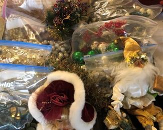 Asst Christmas Garland, ...Figurines