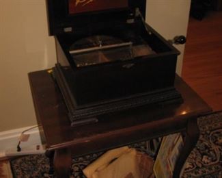 Stella crank music box with disc