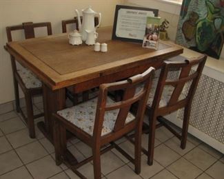 Table with self storing leaves, Tirschenreuth (Hutschenreuther) Germany pattern Baroness (Baronesse) coffee service