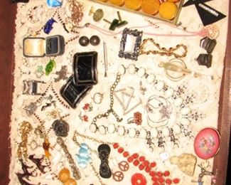 Vintage bakelite, Vintage costume jewelry