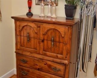 chest of drawers, angels
