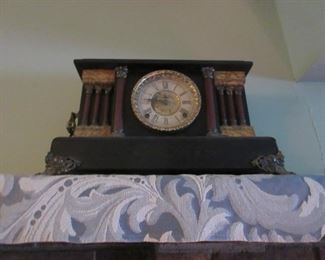 Mantel clock