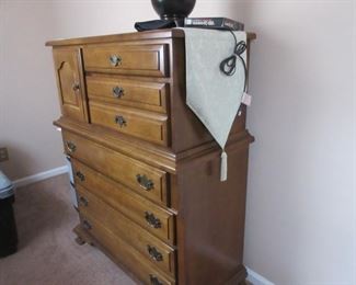 Gentlemen's dresser, part of twin bedroom set