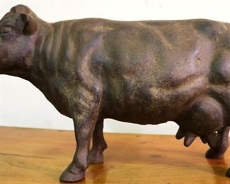 Vintage cast iron cow
