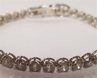 9.05ct 14K gold diamond tennis bracelet App$32200