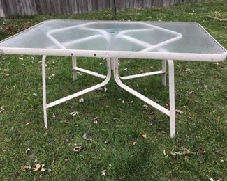Outdoor Table https://ctbids.com/#!/description/share/290194