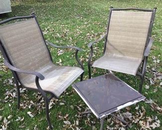 Outdoor Chairs & Side Table https://ctbids.com/#!/description/share/290213