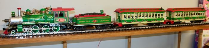 Bachmann "N" gauge Christmas train, with track and transformer.  Like new and running great!
