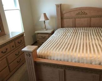 005 Queen Size Bed and Bedroom Set