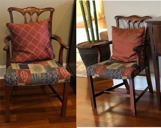  https://www.ebay.com/itm/114000939711 BG0009: 2 Traditional Dinning Room Captain's Chairs $100 OBO Local Pickup 
